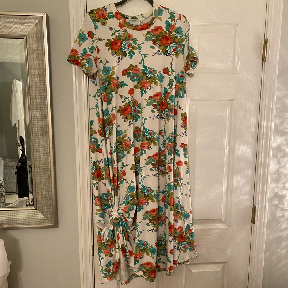 Floral maxi dress with plenty of stretch. Comfy!